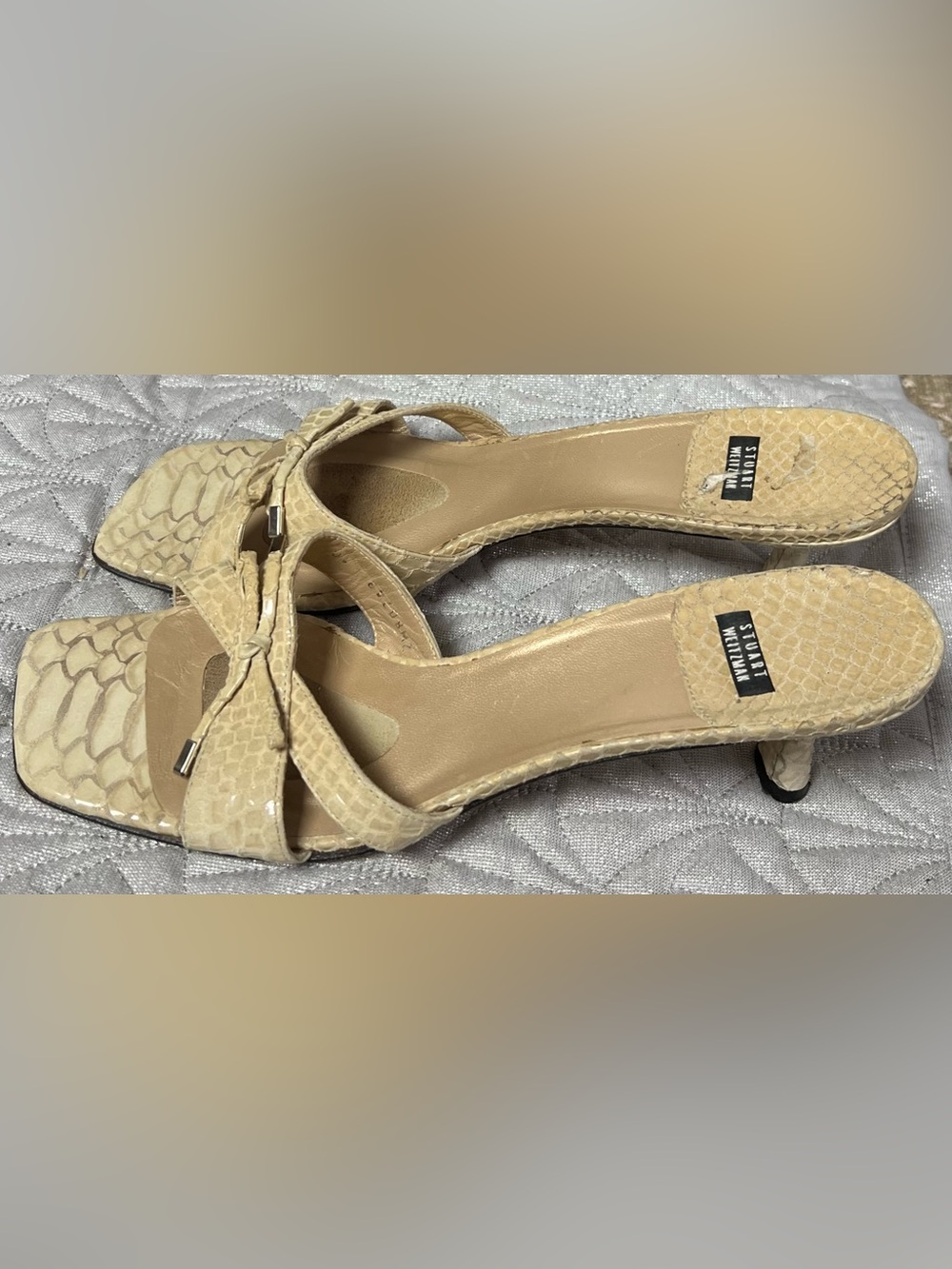 Stuart Weitzman Shoes Women’s Sz 10 Beige Mules Kitten Heel Bow Snakeskin